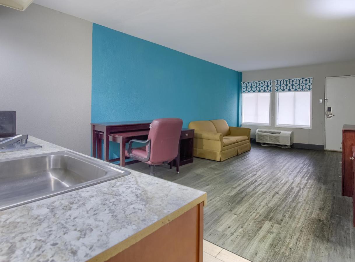 Days Inn By Wyndham Mobile I-65 Esterno foto